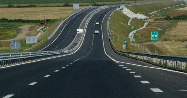 Ministrul Transporturilor isi asuma lansarea in constructie a autostrazii...