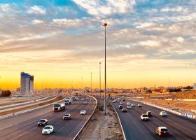 Arabia Saudită, cel mai mare producător mondial de petrol, importă motorină...