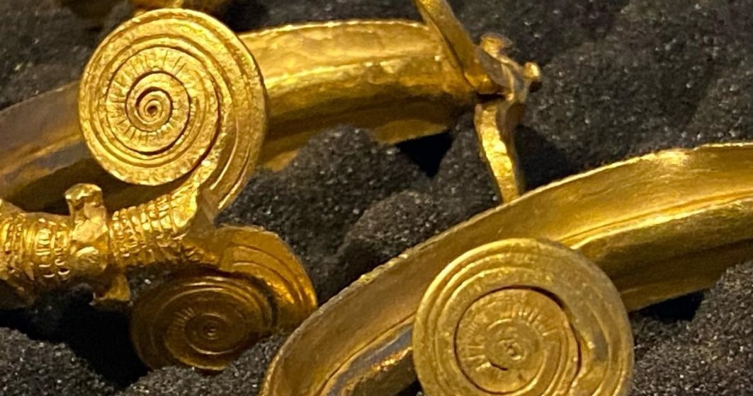 Trei brățări preistorice de aur dezgropate în România au fost confiscate de la o licitație din Monte Carlo și au revenit în țară
