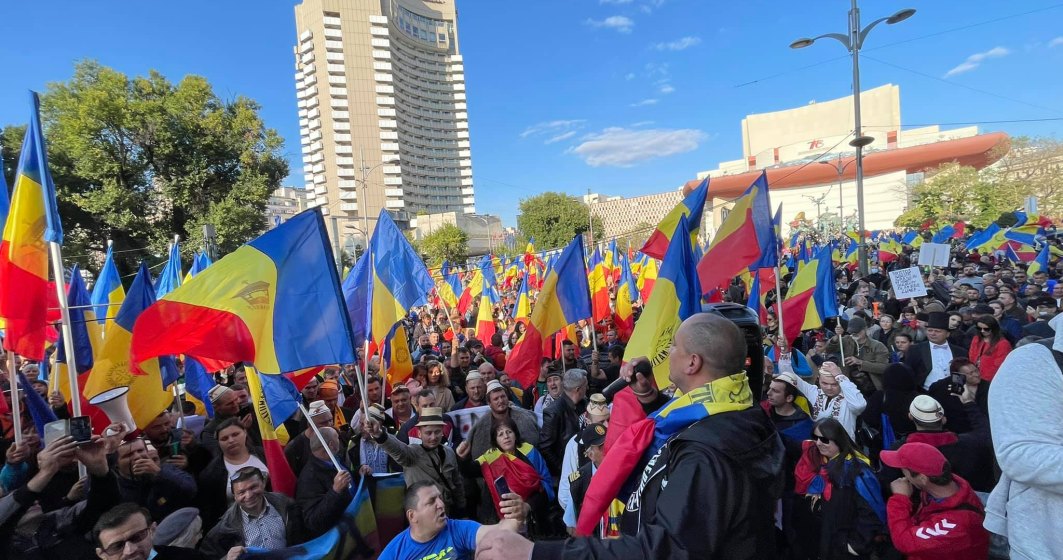 VIDEO | Proteste în București: sute de români se declară împotriva vaccinului