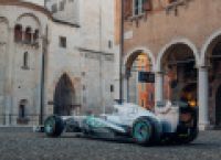 Poza 1 pentru galeria foto Monopostul multiplului campion mondial de Formula 1 Lewis Hamilton s-a vândut pe 17,2 mil. euro