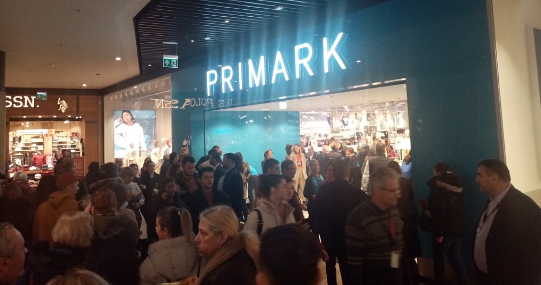 FOTO I Sute de oameni au luat cu asalt magazinul Primark în ziua lansării