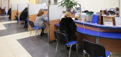 Studiu: Românii preferă în continuare să meargă la ghișeul băncii, chiar dacă...
