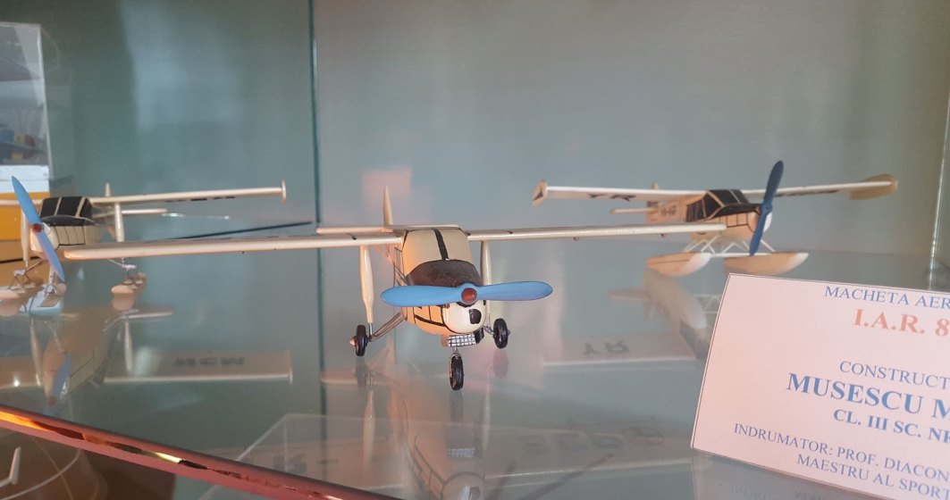 Muzeul aviatic de la Pucioasa, atractia care "traieste" datorita Fabricii de globulete din zona