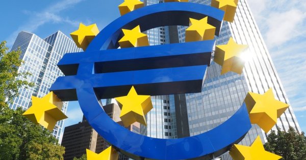 Bancher: E necesară încetinirea creșterii salariilor în zona euro, înainte de...
