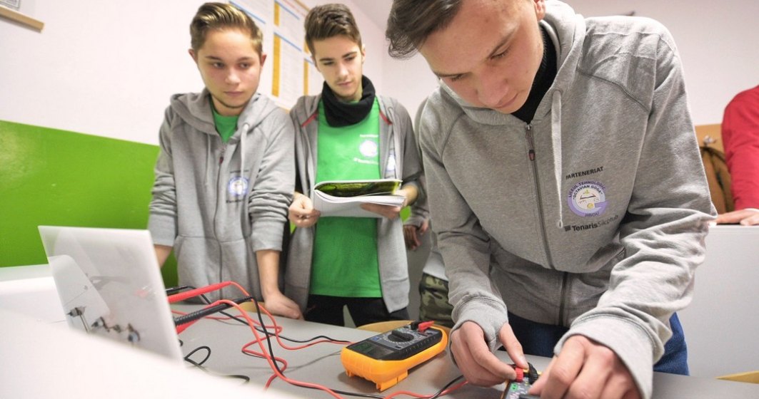 Cum fac practica intr-un laborator electric de ultima generatie elevii unui liceu din Jibou