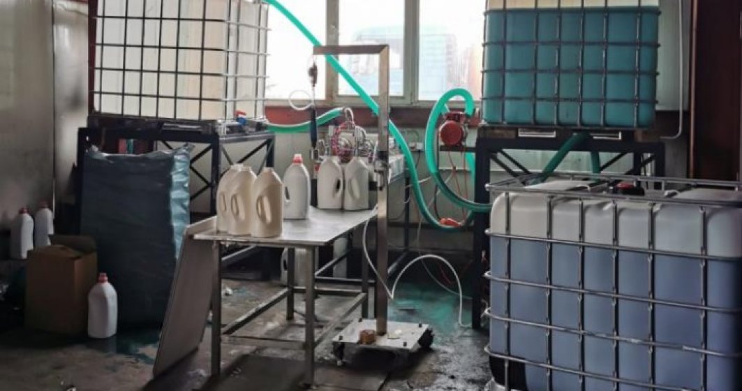 Fabrică ilegală de detergent premium contrafăcut, descoperită în Mureș