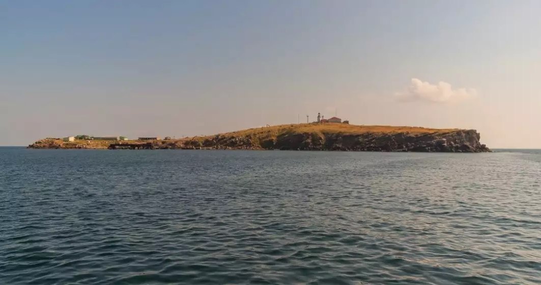 Ucrainenii au lovit încă o navă rusească în apropierea Insulei Șerpilor