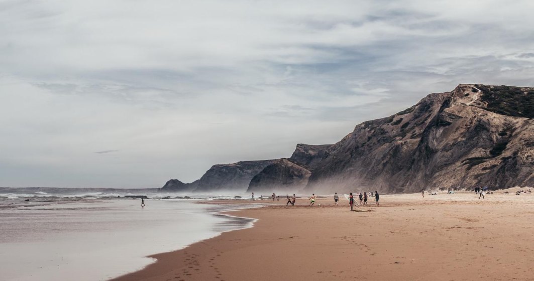 Peste 20 de plaje din Portugalia au fost interzise înotului
