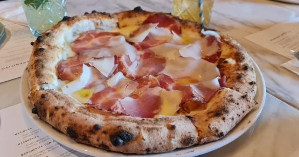 Review restaurant George Butunoiu: Pizza Mamizza și-a schimbat locul