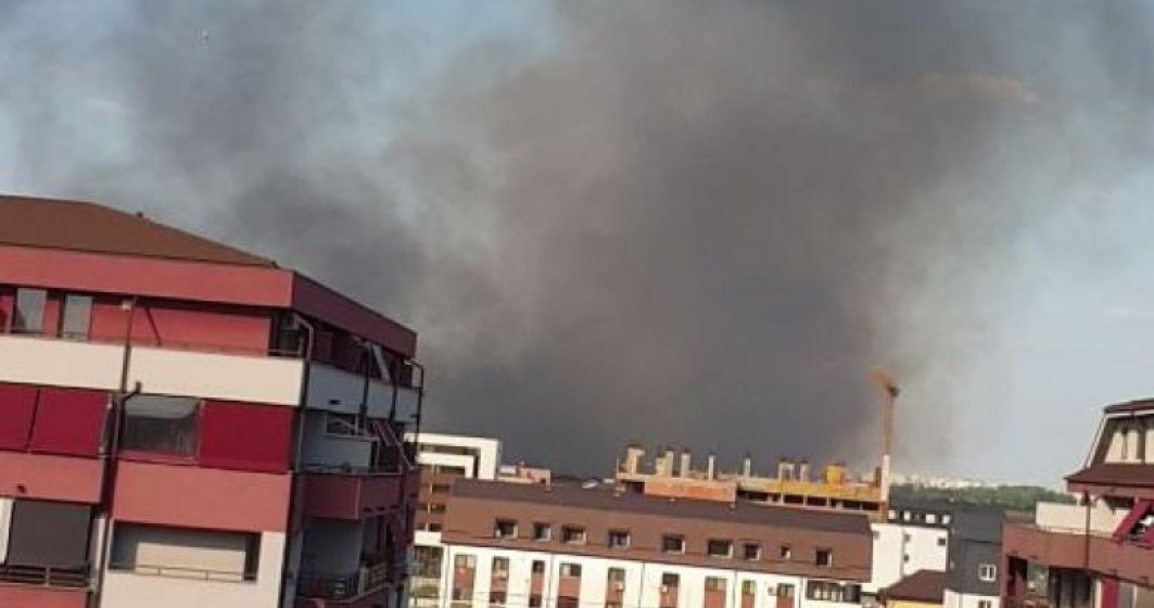 Un puternic incendiu de vegetație a izbucnit în zona Ghencea