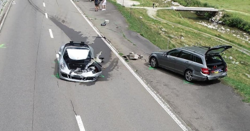 Accidentul de 3.400.000 de euro: Un Bugatti Chiron și un Porsche 911 s-au ciocnit pe o șosea din Alpii Elvețieni