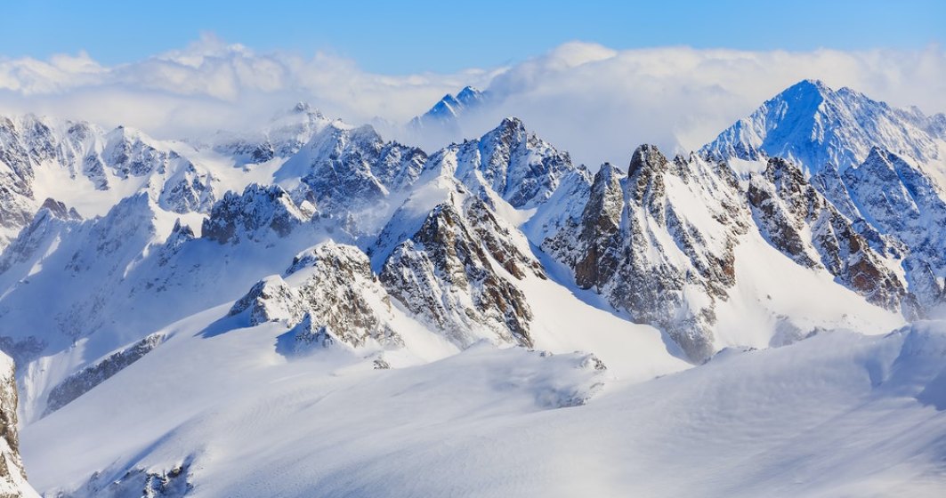 O avalanşă a ucis trei persoane într-o staţiune de schi din Rusia