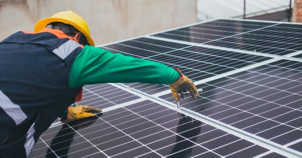 Analiză: Panourile fotovoltaice au salvat Europa pe fondul cererii uriașe...