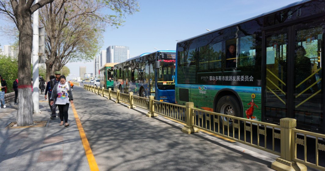 Autobuzele vor avea voie să circule pe liniile de tramvai - modificare Cod rutier