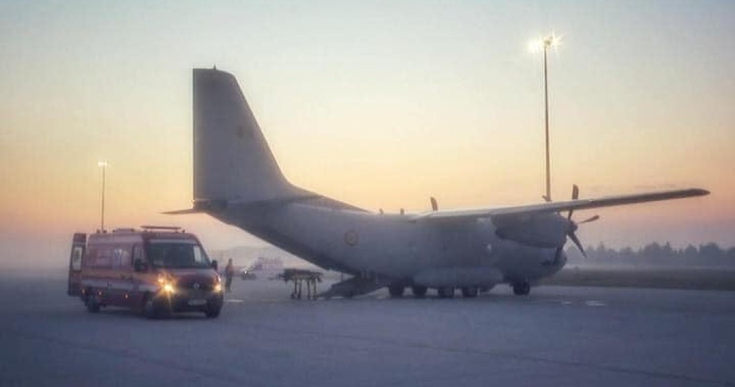 Patru pacienți cu COVID-19, în stare gravă, au fost transportați cu o aeronavă militară din București în Moldova