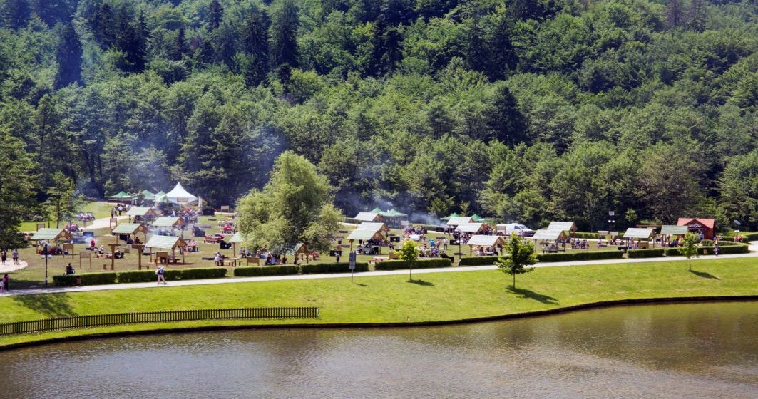 Lacul Noua si Pietrele lui Solomon din Brasov, reamenajate ca locuri de picnic si relaxare