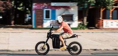 Colibri, motocicleta electrică românească care se pliază în lift