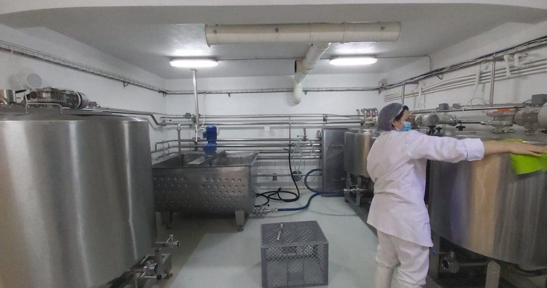 FOTO REPORTAJ la o fabrică de lactate cu tradițe de peste 40 de ani
