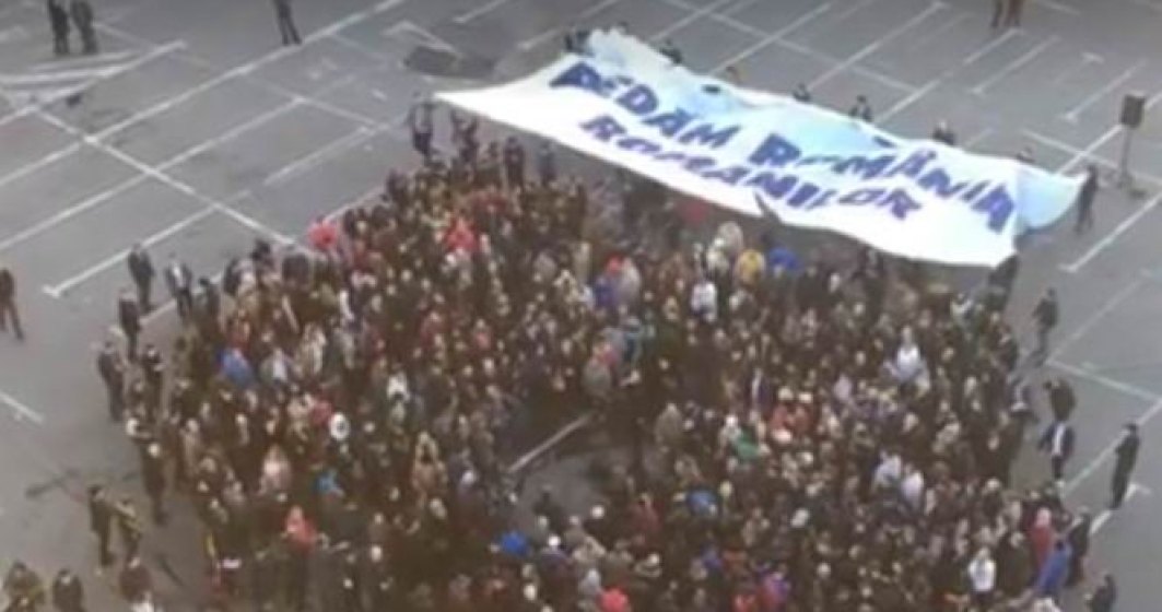 ALDE a dat startul campaniei electorale cu un flashmob. Tariceanu a venit cu rulota in Piata Revolutiei