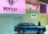 Poza 1 pentru galeria foto GENEVA LIVE: Standul Bentley, unul dintre cele mai aglomerate