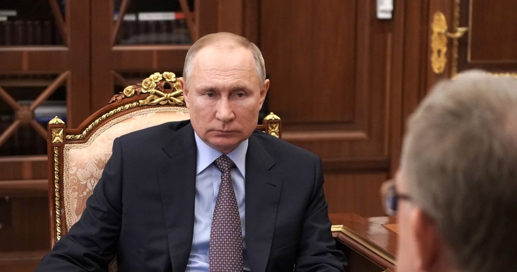 Kremlinul transmite că vaccinarea lui Putin este un exemplu de urmat