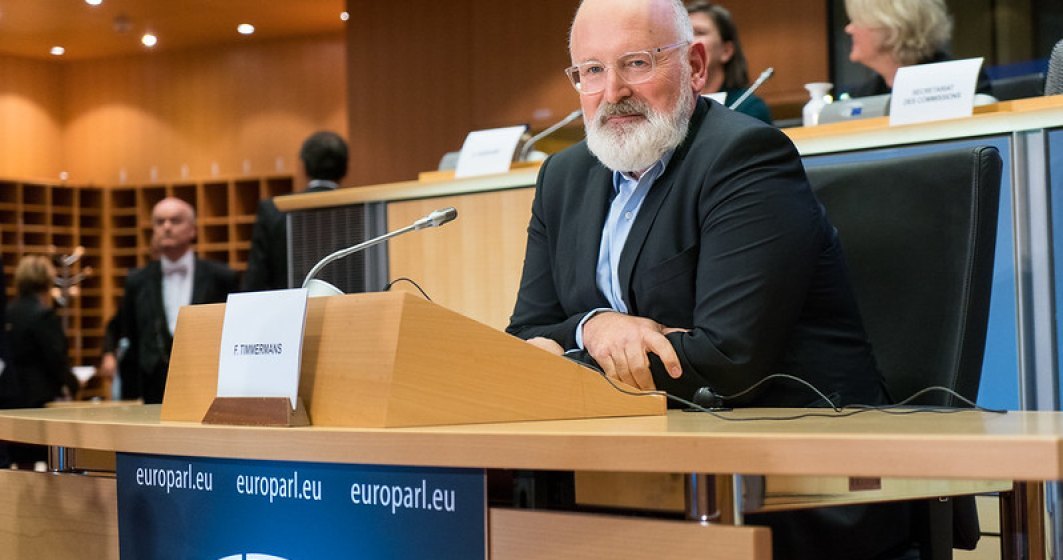 Frans Timmermans își dă demisia din funcţia de vicepreşedinte al Comisiei Europene. Oficialul râvnește la poziția de premier în Olanda