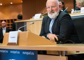 Frans Timmermans își dă demisia din funcţia de vicepreşedinte al Comisiei...