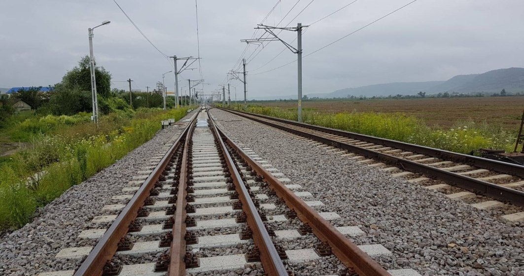 Locomotiva unui tren CFR care circula pe ruta Brasov - Bucuresti a deraiat. Circulatia a revenit la normal.