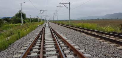 Locomotiva unui tren CFR care circula pe ruta Brasov - Bucuresti a deraiat....