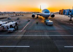 Efectele întârzierilor și anulărilor asupra profiturilor companiilor aeriene...