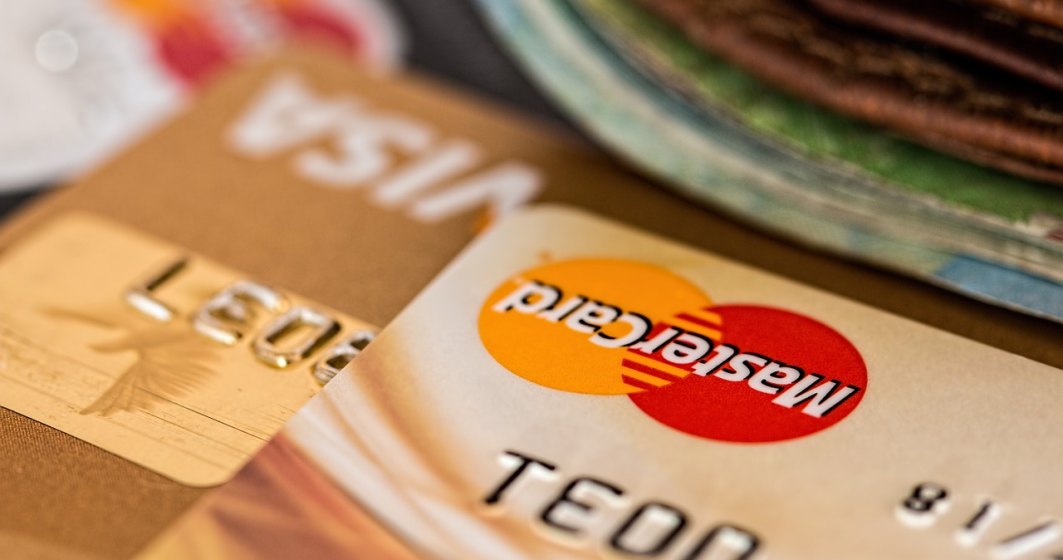 ANALIZA: piata cardurilor se apropie de 17 milioane. Cum isi impart Visa si MasterCard cota de piata la T3 2017