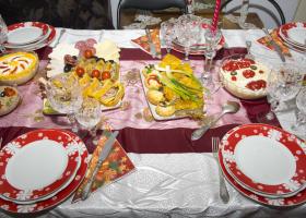 Studiu EY: Românii cheltuie de sărbători mai mult ca anul trecut, deși spun...