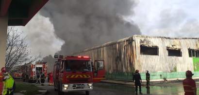 VIDEO| Incendiu puternic în Timișoara. Arde o fostă fabrică a unui personaj...
