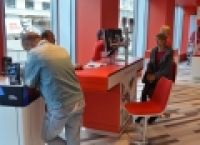Poza 2 pentru galeria foto Cum arata magazinul Vodafone din Magheru, dupa renovare: operatorul investeste 7 mil. euro intr-un program amplu de modernizari