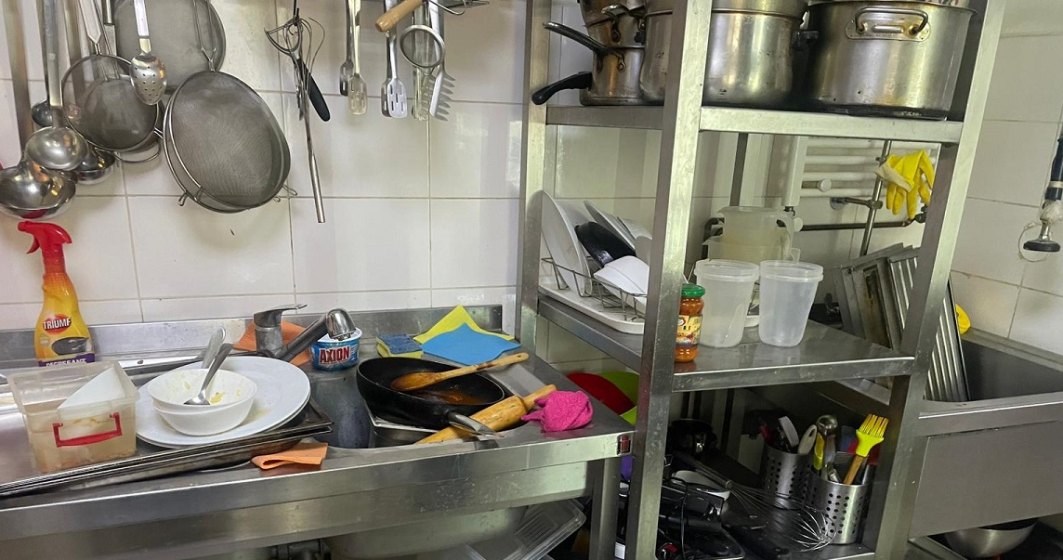 FOTO: Un restaurant care livra mâncare în Capitală a fost închis temporar de ANPC