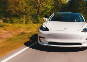 Bloomberg: Producătorul de vehicule electrice Tesla se pregăteşte de...