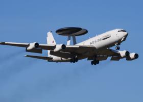 NATO strânge rândurile pe flancul estic. Avioanele de recunoaștere AWACS...