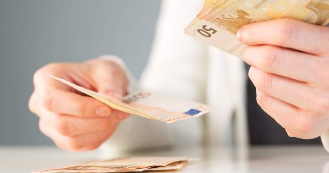 PwC: Firmele private din Romania vor mari salariile cu 4,5% in acest an