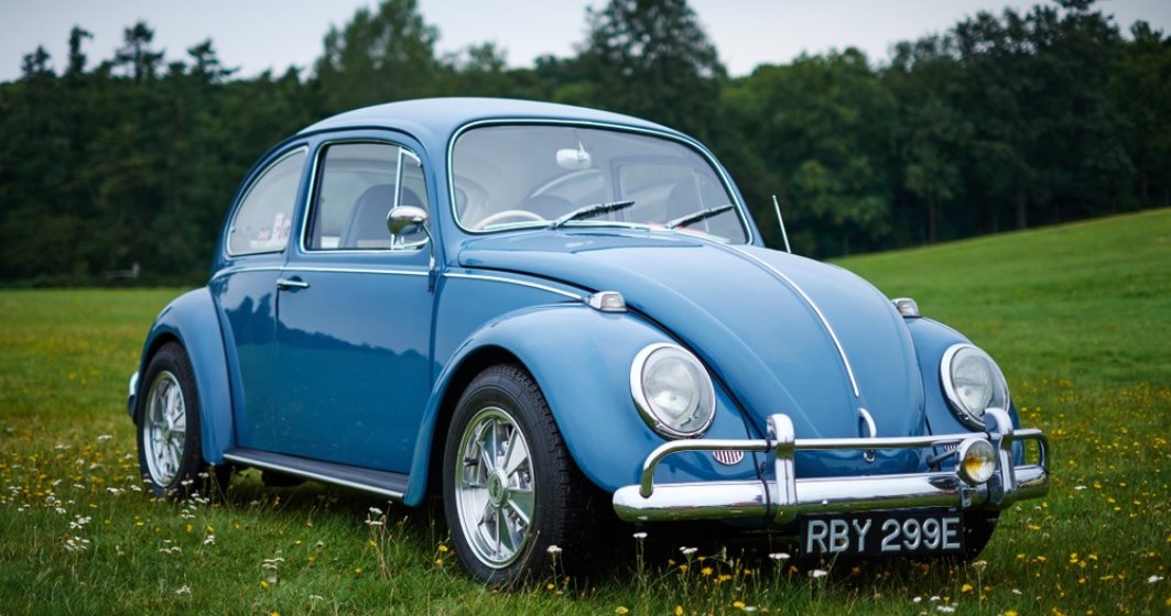 Proprietarii clasicului Volkswagen Beetle vor putea sa isi inlocuiasca motorul cu unul electric