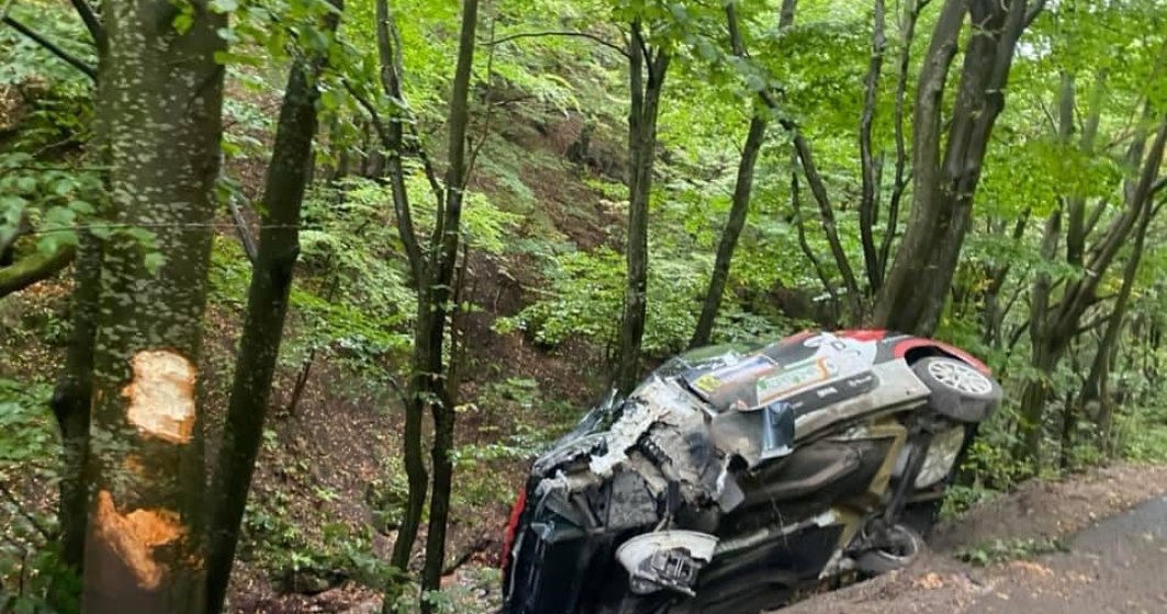 Accident grav la Raliul Transilvaniei: o mașină a intrat într-un copac