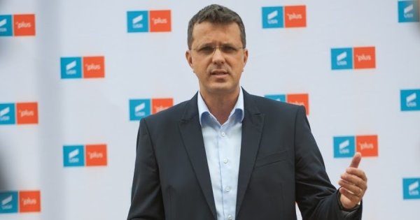 Ionuț Moșteanu, USR PLUS: Echipa lui Cîțu sună parlamentari și le promite...