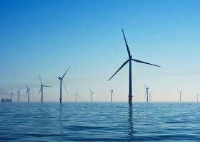 Rețelele de energie nu fac față dezvoltării eolienelor offshore. Doar în...