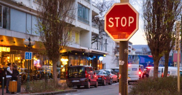 Soluție ingenioasă pentru reducerea accidentelor: Un sat din Franța a pus...
