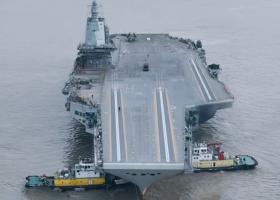 Cum arată Fujian, noul portavion chinez. Deși nu are propulsie nucleară, este...