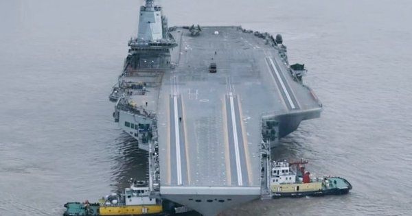 Cum arată Fujian, noul portavion chinez. Deși nu are propulsie nucleară, este...