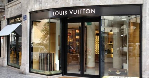 Louis Vuitton fabrica pantofi de lux in Romania pe care ii vinde ca fiind...