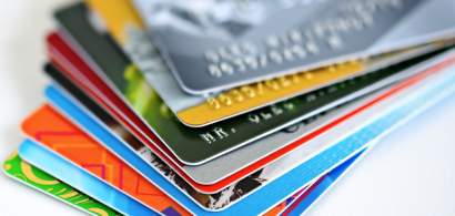 Cardurile de credit: Ce condiții oferă băncile de top din țară și cui îi pot...