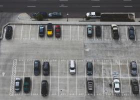 Locuitorii Sectorului 4 pot avea două sau mai multe locuri de parcare pe...