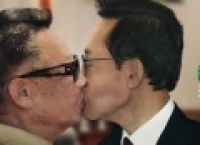 Poza 2 pentru galeria foto Obama se saruta cu Chavez, iar Merkel cu Sarkozy. De ce?